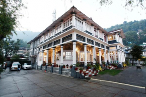 The Palace Belvedere walkable distance from Mall Road